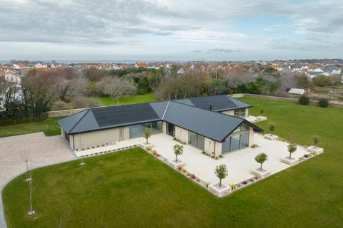 4 bedroom detached house to rent, Route De La Mare, Castel, Guernsey