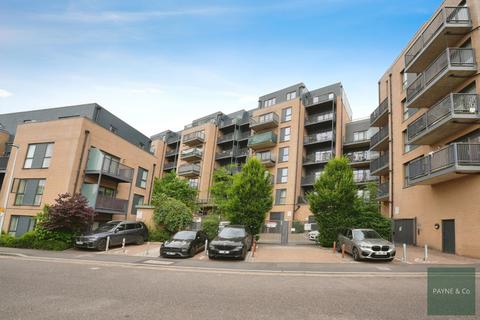 3 bedroom flat for sale, Clarence Avenue, Ilford, IG2