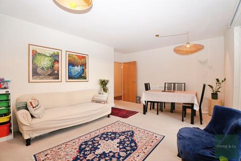 3 bedroom flat for sale, Clarence Avenue, Ilford, IG2