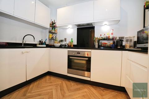 3 bedroom flat for sale, Clarence Avenue, Ilford, IG2