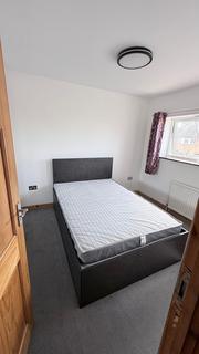 1 bedroom in a house share to rent, Gosling Road, Slough SL3