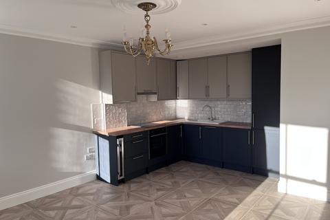 2 bedroom flat to rent, 63A Danuta House, East Molesey KT8