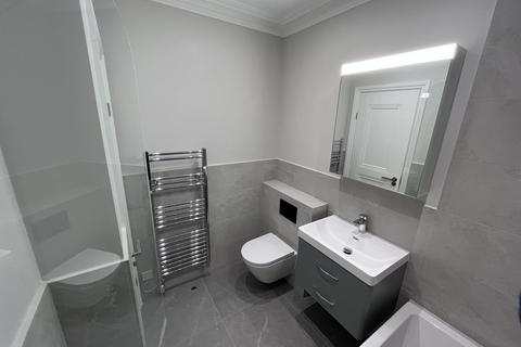 2 bedroom flat to rent, 63A Danuta House, East Molesey KT8