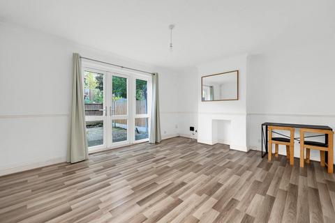 3 bedroom flat to rent, New North Road, Hoxton N1