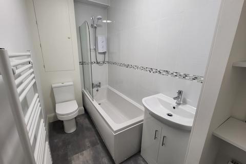 3 bedroom apartment to rent, Flat, Royal George House, Monmouth