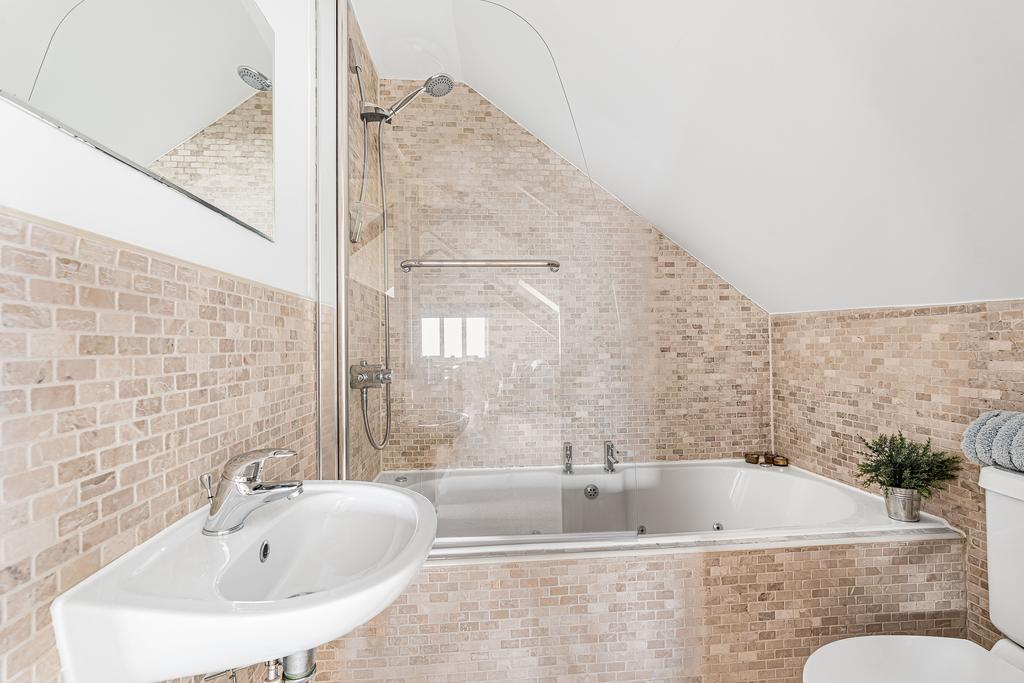 Bathroom.JPG