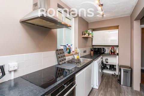 3 bedroom semi-detached house to rent, Holly Road, Aldershot, Hampshire, GU12
