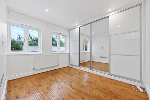 2 bedroom flat for sale, Niveda Close, London W12