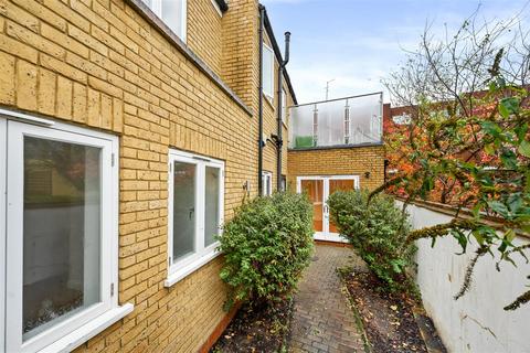 undefined, Niveda Close, London W12