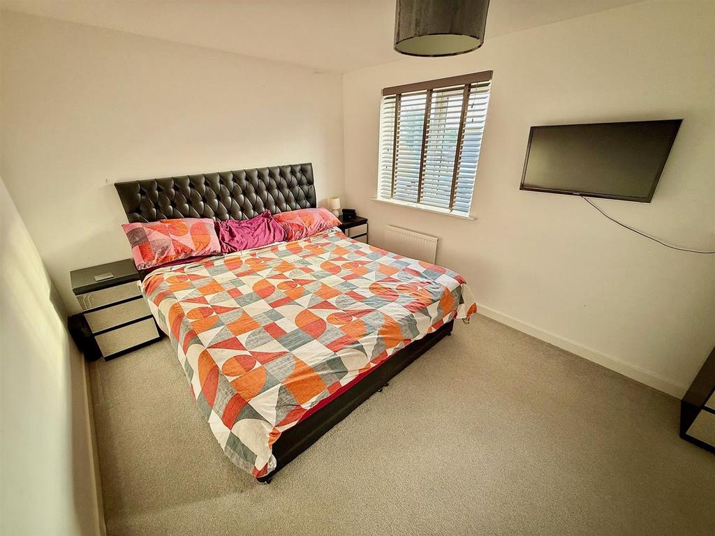 Bedroom 1.jpg