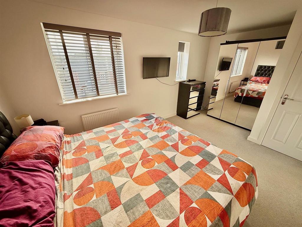Bedroom 1.jpg