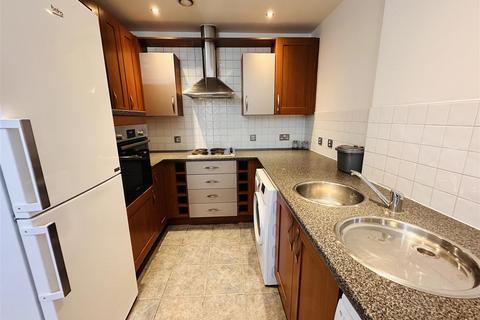 2 bedroom apartment to rent, City South, City Road East, Manchester