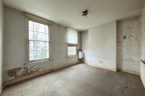 1 bedroom flat for sale, 11D Crogsland Road, Chalk Farm, London, NW1 8AY