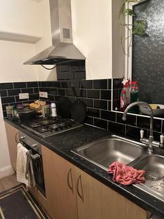 1 bedroom in a house share to rent, Cambridge Close, Hounslow TW4