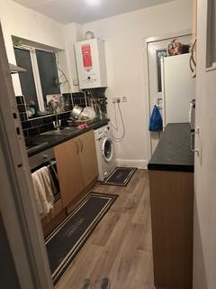 1 bedroom in a house share to rent, Cambridge Close, Hounslow TW4