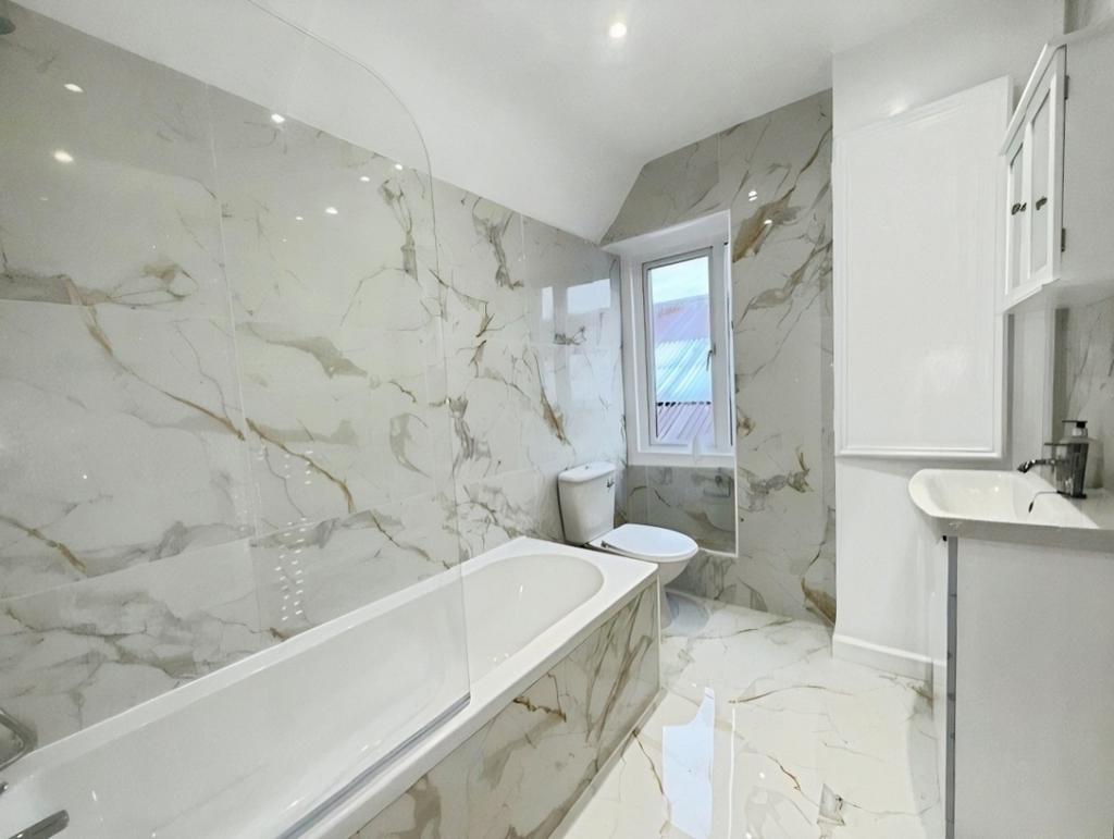 339bbb8e-Bath2