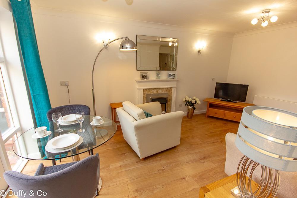 8 Clover Ct (4 of 13).jpg