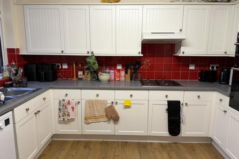 6 bedroom detached house to rent, Jameson Road, Bournemouth, Dorset, BH9 2QG