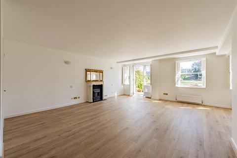 3 bedroom flat to rent, Dane John, Canterbury CT1