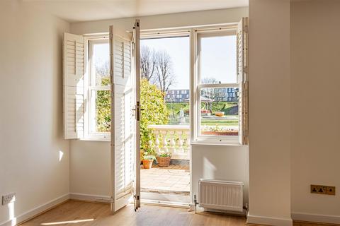 3 bedroom flat to rent, Dane John, Canterbury CT1