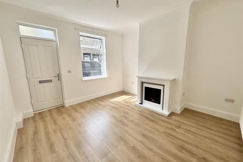 2 bedroom end of terrace house to rent, Blenheim Avenue, Barnsley