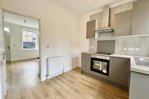 2 bedroom end of terrace house to rent, Blenheim Avenue, Barnsley