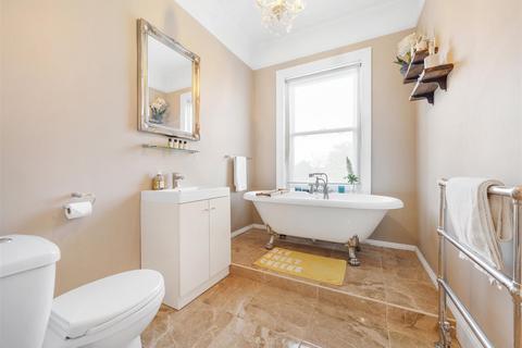 3 bedroom flat for sale, Copers Cope Road, Beckenham, BR3