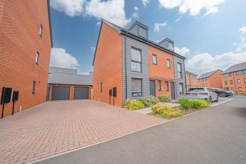 4 bedroom semi-detached house for sale, Light Hall Lane, Shirley, B90
