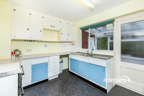 3 bedroom bungalow to rent, Knowle Close, Caversham, Reading, RG4