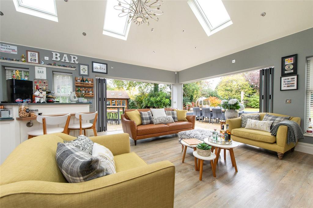Bar / Sitting Room