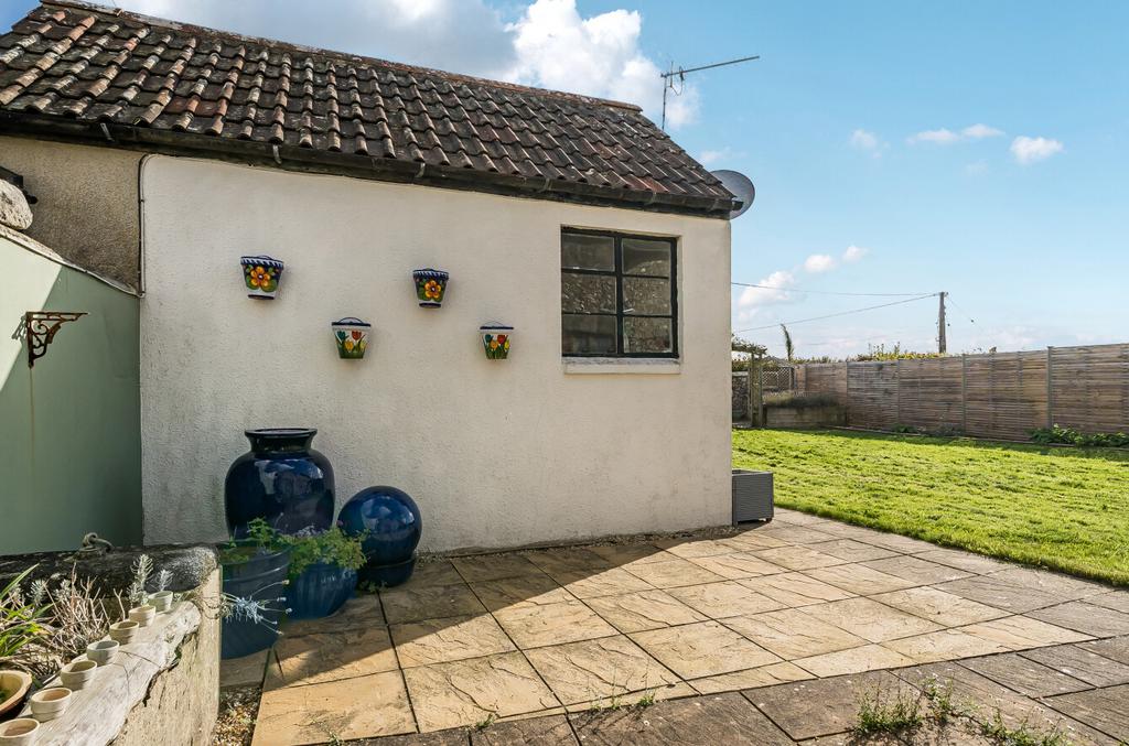 1369543-2-68ff799...