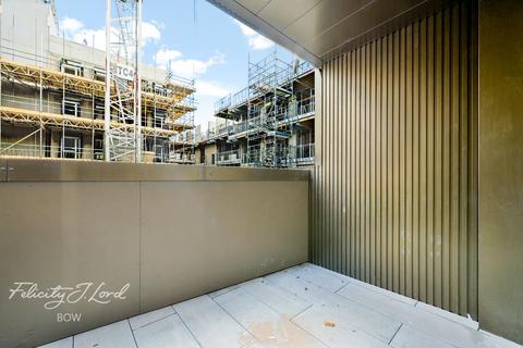 2 bedroom flat to rent, Trego Road, LONDON