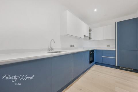 3 bedroom flat to rent, Trego Road, LONDON