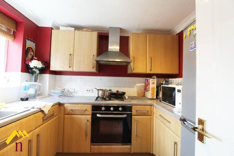 2 bedroom semi-detached house to rent, Ashton Drive, Doncaster DN3