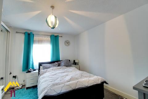 2 bedroom semi-detached house to rent, Ashton Drive, Doncaster DN3