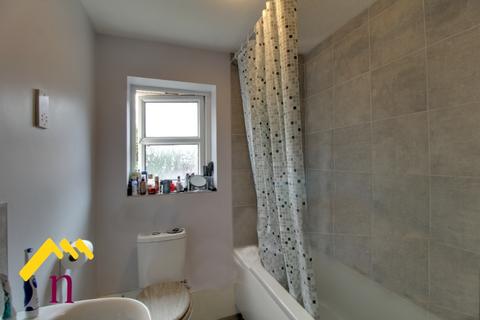 2 bedroom semi-detached house to rent, Ashton Drive, Doncaster DN3