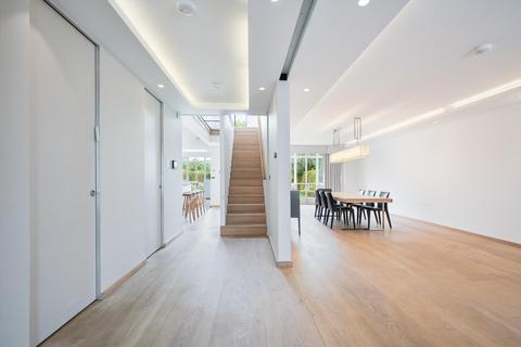 undefined, Linden Lea, London, N2