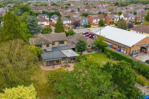 4 bedroom detached house for sale, Broadway, Yaxley, PE7