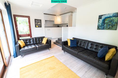 6 bedroom detached house to rent, Highcrown Mews, Southampton, SO17 1PT