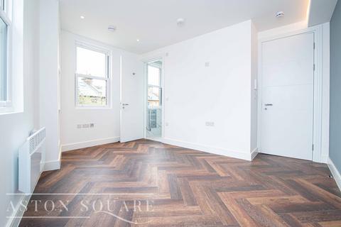 Studio to rent, Cobbold Road, London, E11