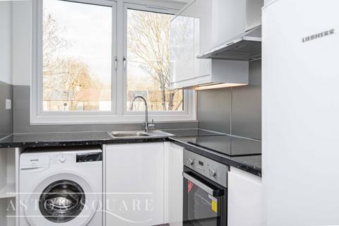 Studio to rent, Cobbold Road, London, E11