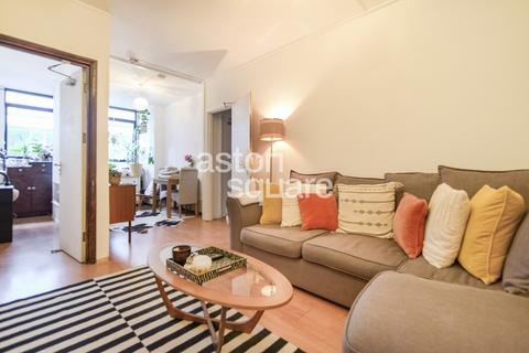 1 bedroom in a flat share to rent, Grays Inn Road, London, WC1X