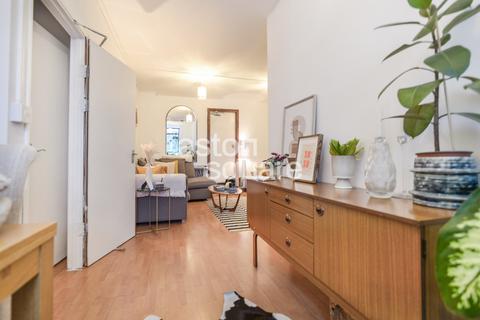 1 bedroom in a flat share to rent, Grays Inn Road, London, WC1X
