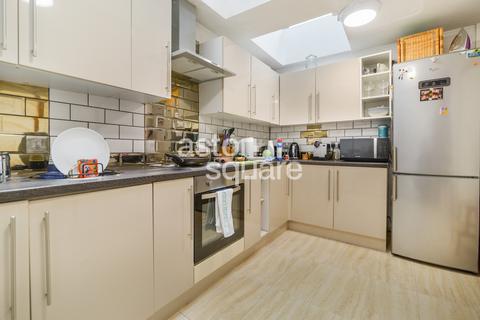 1 bedroom in a flat share to rent, Grays Inn Road, London, WC1X