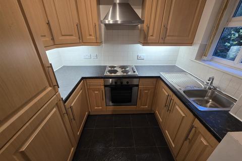 2 bedroom flat to rent, Marshes Fold, Parsonage Road. Walkden, Manchester