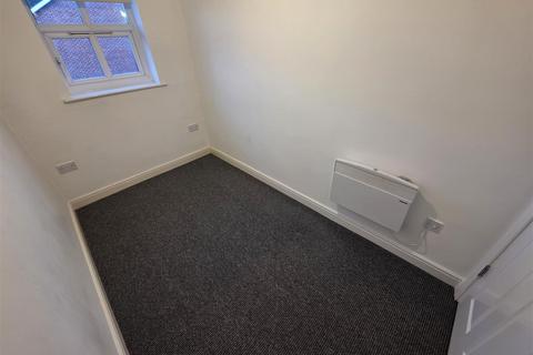 2 bedroom flat to rent, Marshes Fold, Parsonage Road. Walkden, Manchester