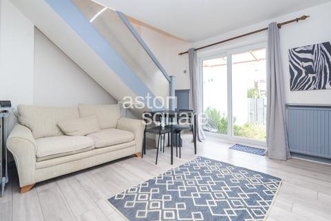 2 bedroom maisonette to rent, Holders Hill Drive, London, NW4