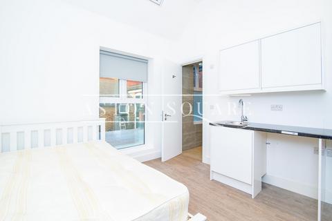 Studio to rent, Cann Hall Road, London, E11