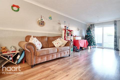 3 bedroom end of terrace house for sale, Kennet Gardens, Peterborough