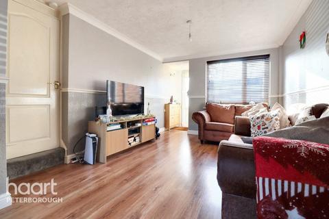 3 bedroom end of terrace house for sale, Kennet Gardens, Peterborough
